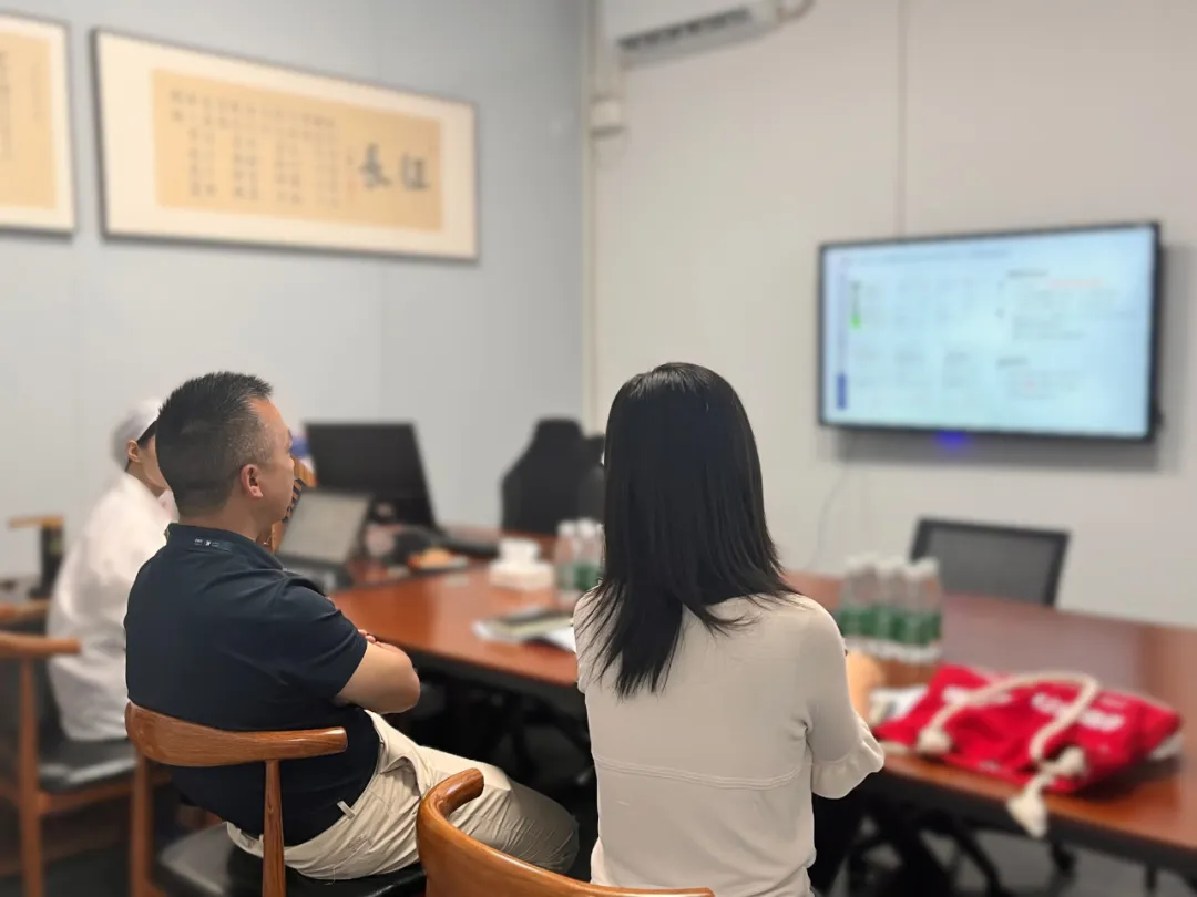 深科技領(lǐng)導(dǎo)蒞臨漢思新材料交流指導(dǎo)：深度交流，共謀新未來